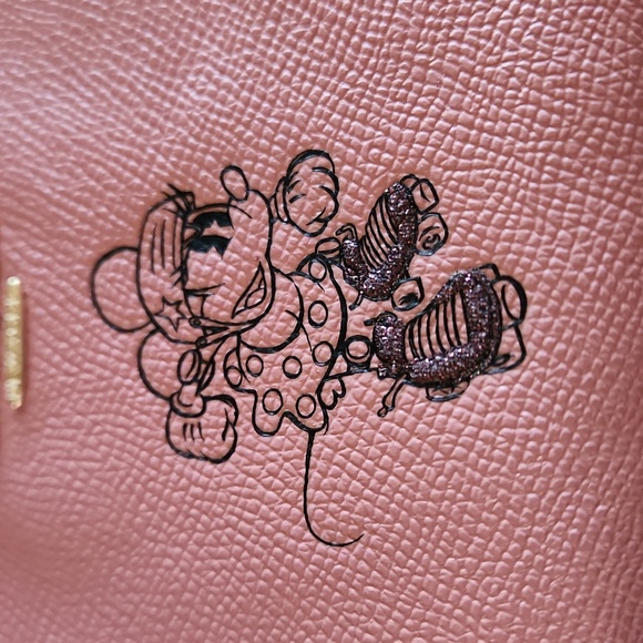 NWOT Disney X Coach Rollerblading Minnie Mouse Salmon Pink Wristlet ๐ ๐ผ๐ญ - Picture 8 of 14